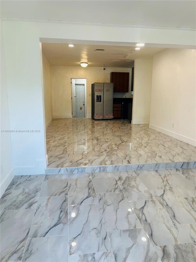 Foto principal - 1831 NW 185th St