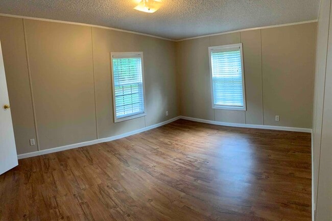 Building Photo - 200 Tumbleweed Way