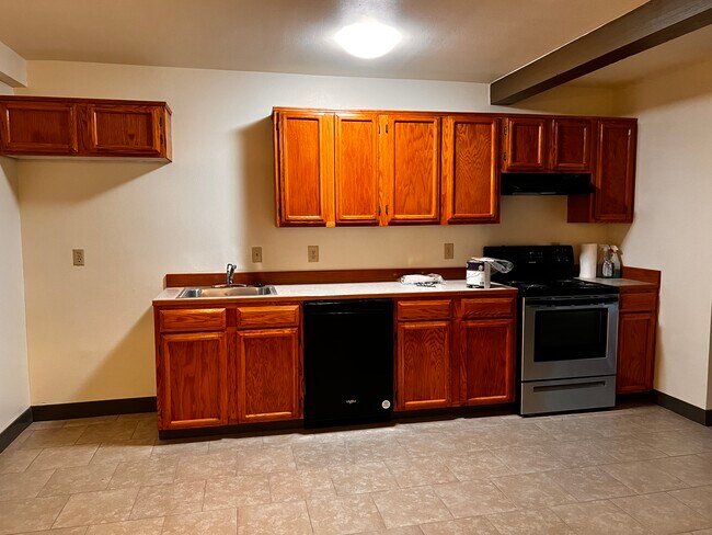 Basement kitchen - 709 F Plz NE