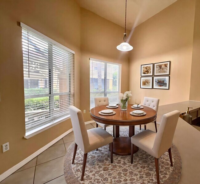 Foto del edificio - 4863 Via Palm Lakes