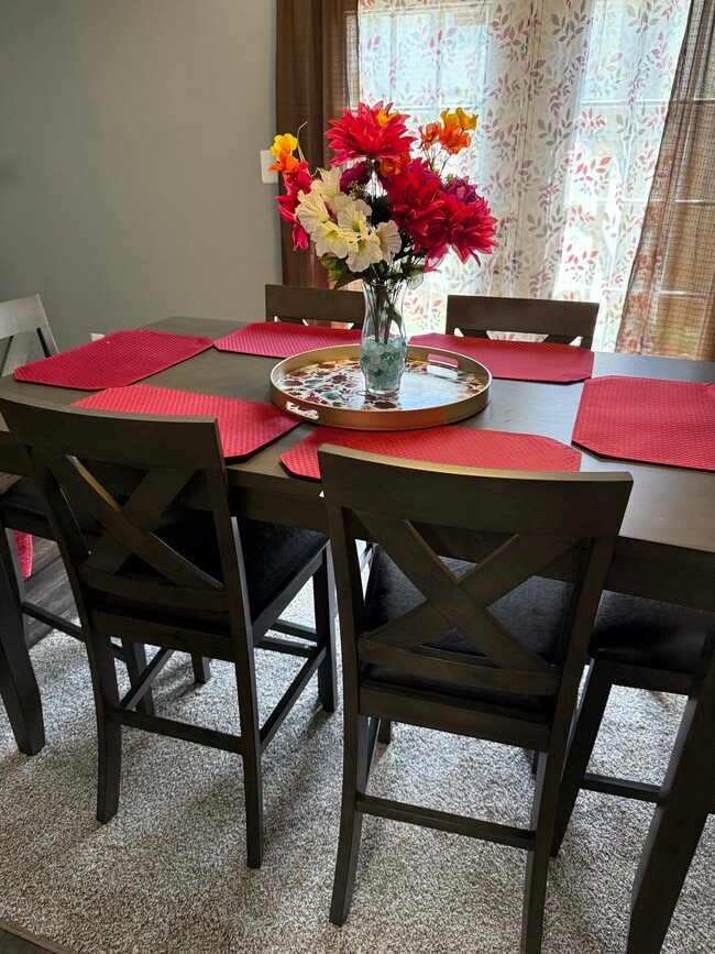 Foto del edificio - 4537 Reeves Pl