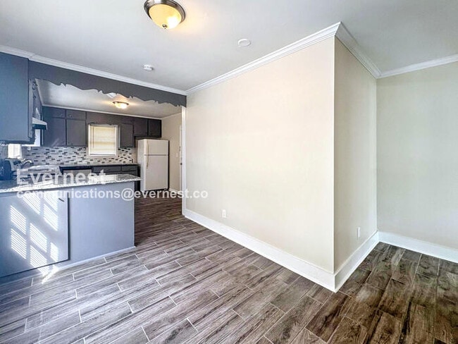 Building Photo - 444 Plaza Dr