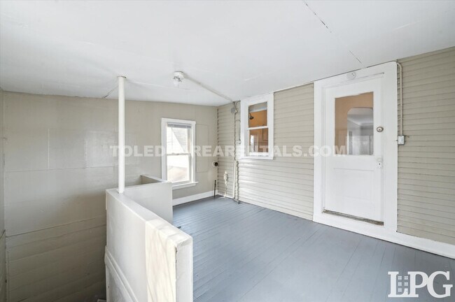 Foto del edificio - 340 E Lake St