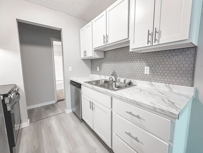 Foto del edificio - 6800- 6810 63rd Avenue