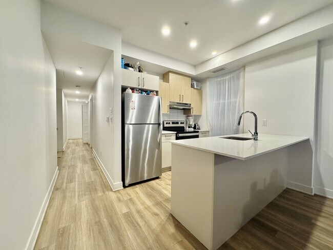 Building Photo - 2693 Bd Pie-IX