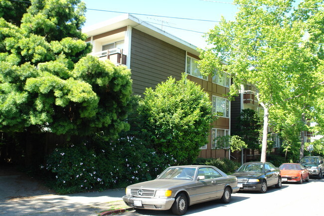 Building Photo - The Mark Twain Condominiums