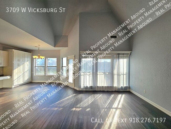 Building Photo - 3709 W Vicksburg St