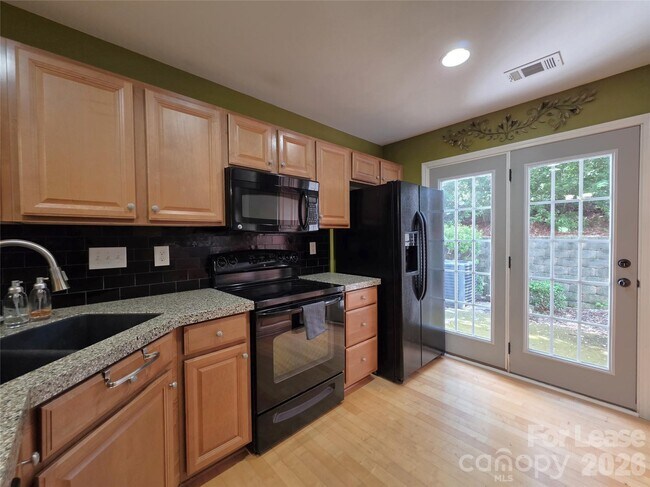 Foto del edificio - 360 Tidmarsh Ct NW
