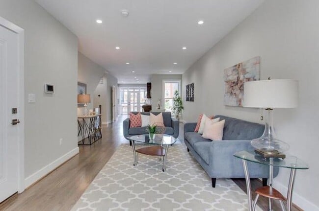 Photo - 27 Quincy Pl NE House