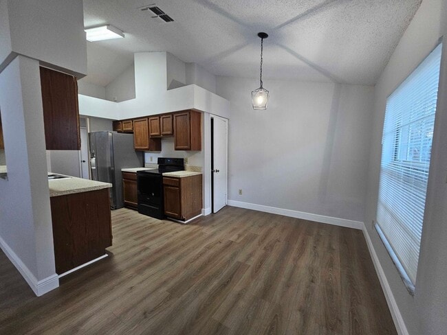 Building Photo - Stylish 3-Bedroom Retreat with Open Living & Split Floor Plan in Orlando!