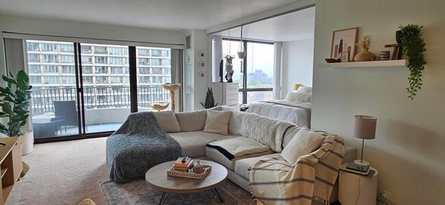 Building Photo - 2020 N Lincoln Park W