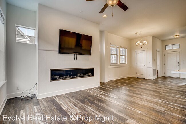 Foto del edificio - 3 br, 3.5 bath House - 5499 Verbena St