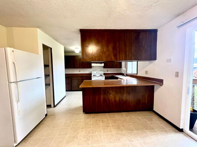 Foto del edificio - Upper-Floor Unit in Fourplex near Tacoma Mall
