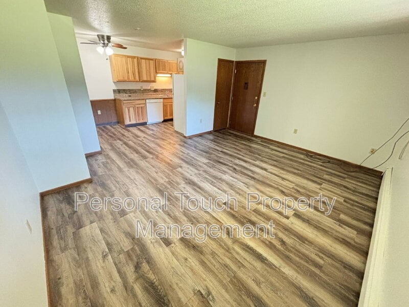 Primary Photo - 320 6th St S