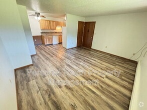 Building Photo - 320 6th St S