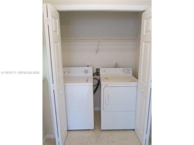 Foto del edificio - 4241 W McNab Rd