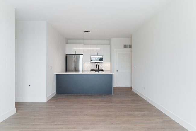 Building Photo - 3140 N Clybourn Ave