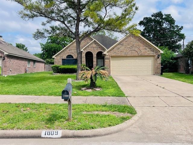 Foto del edificio - 1809 Village Ct Ln