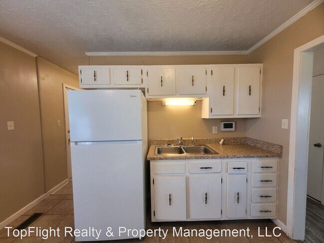 Building Photo - 3 br, 1 bath House - 923 Rose Drive
