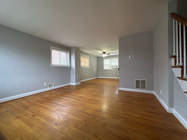 Building Photo - Three-Bedroom House In Parkville