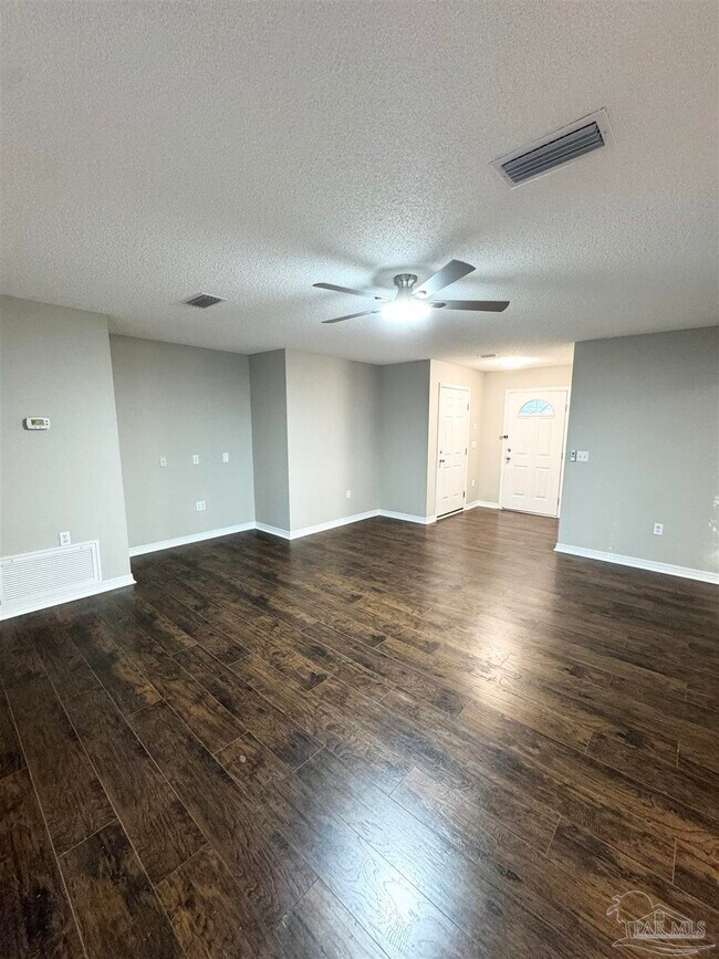 Building Photo - 5661 Fairview Dr