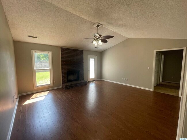 Building Photo - 109 Medicine Bend Dr