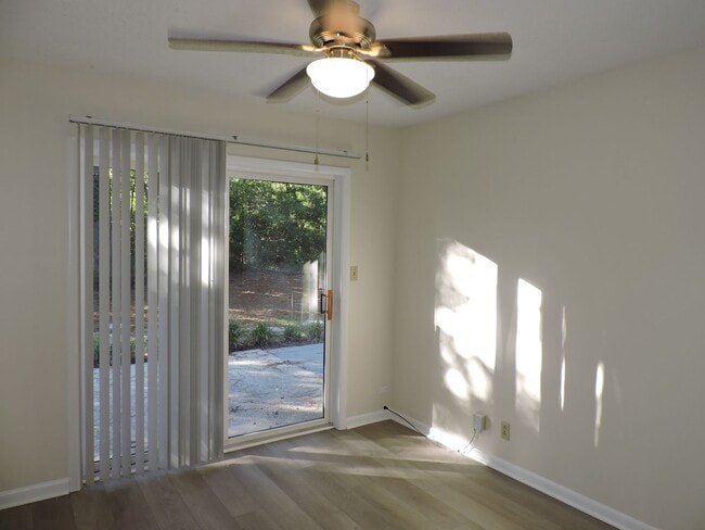 Building Photo - Nice home that is convenient to NAS and Corry!