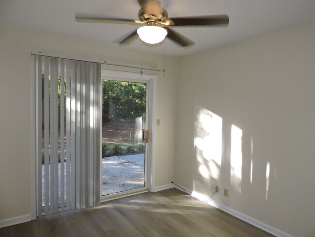 Foto del edificio - Nice home that is convenient to NAS and Corry!