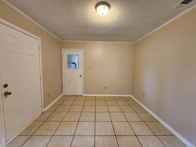 Building Photo - 2201 Shadowwood Cir