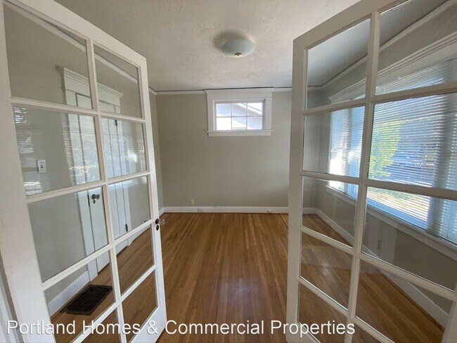 Building Photo - 2 br, 1 bath House - 3603 NE Stanton Street