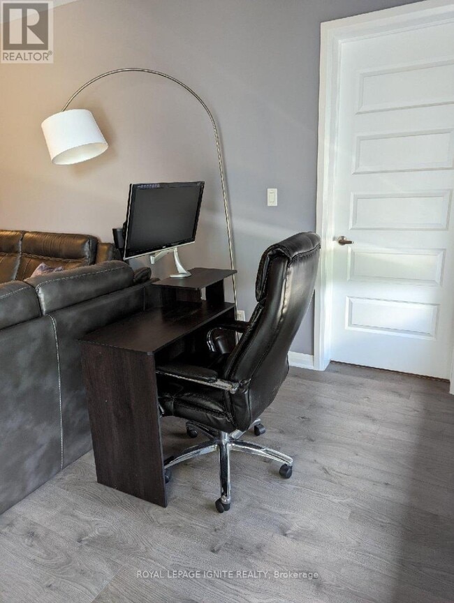 Photo du bâtiment - 2 Adam Sellers St