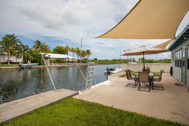 Foto del edificio - 3 bedroom 2 bathroom house on Canal Allows...