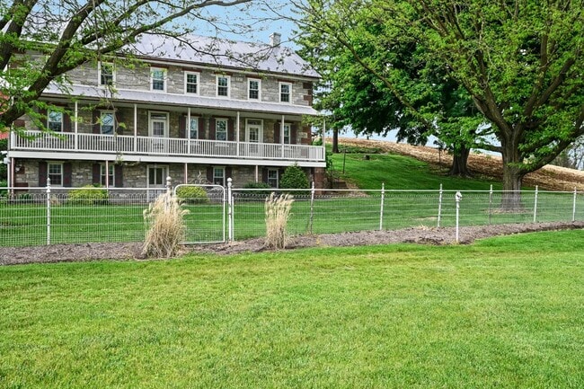 Building Photo - 705 Schaeffer Rd