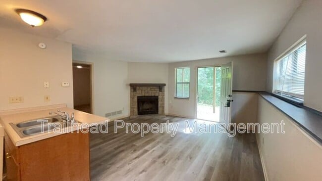 Foto del edificio - 8213 N Everton Ave