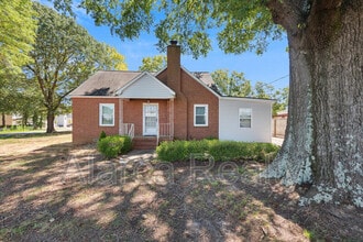 Building Photo - 1027 Briarhill Rd