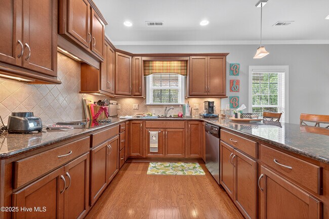 Foto del edificio - 3253 Gardenwood Dr