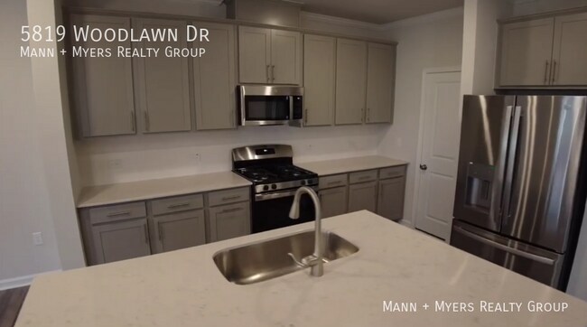 Foto del edificio - 5819 Woodlawn Dr