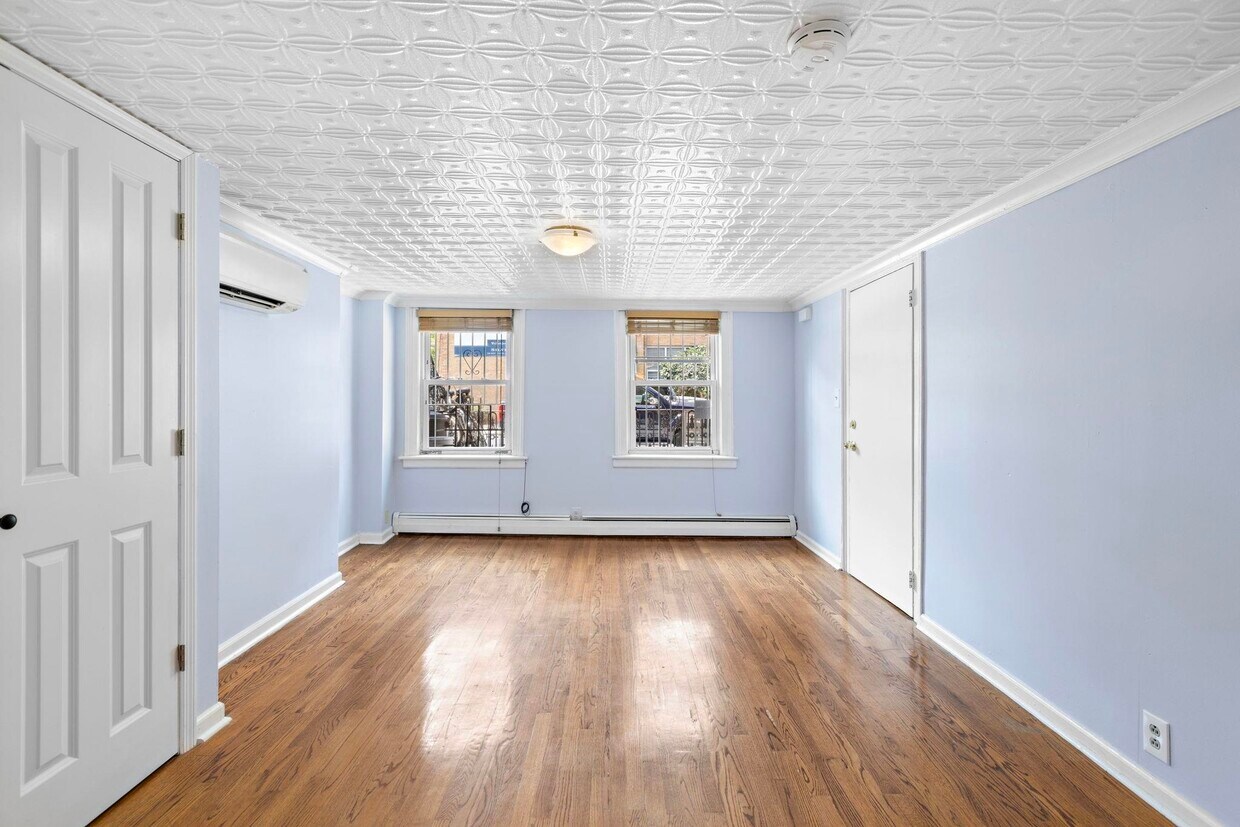 Primary Photo - 138 Erie St