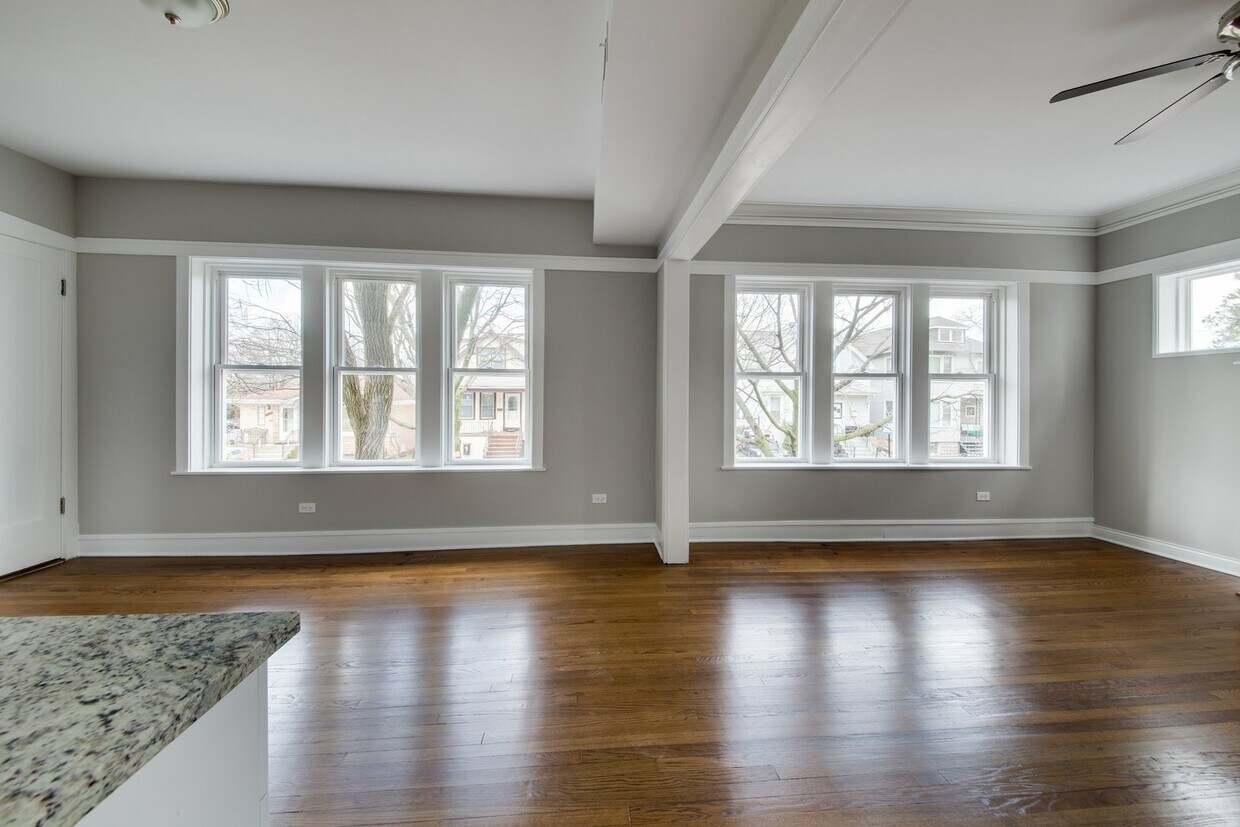 Foto principal - 3707 N Lockwood Ave