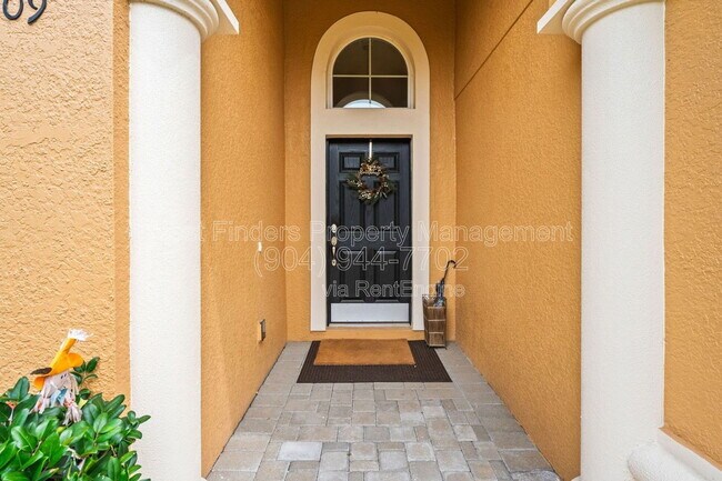 Building Photo - 409 Los Caminos Street