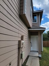 Building Photo - 424 Folk Crest Ln Building Photo - 424 Folk Crest Ln