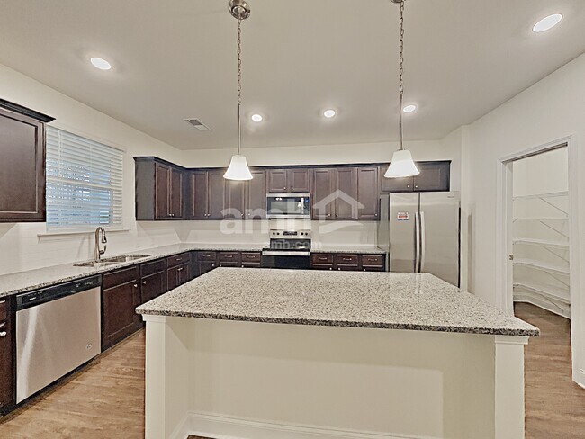 Building Photo - 331 Elmhurst Drive