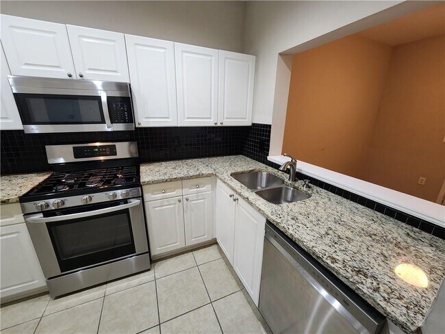 Foto del edificio - 220 Renaissance Pkwy NE