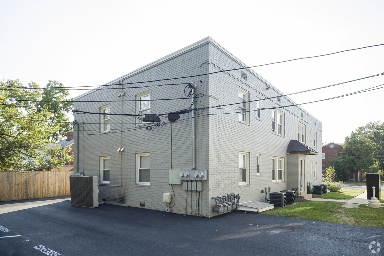 Building Photo - Myerton Apartments