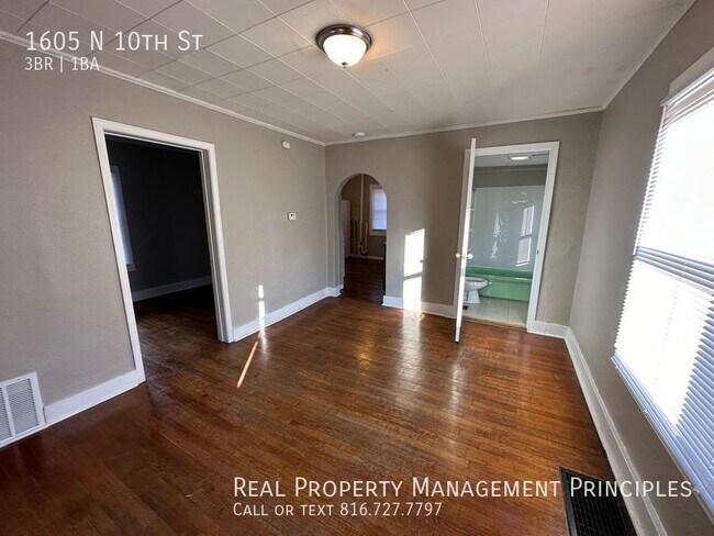 Building Photo - Cozy 3 Bedroom, 1 Bathroom House with Deta...
