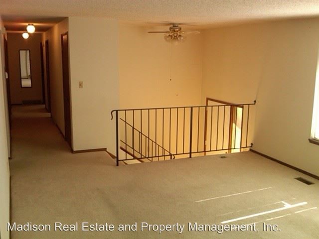 Building Photo - 3 br, 2.5 bath House - 411 E. Shenandoah Dr.