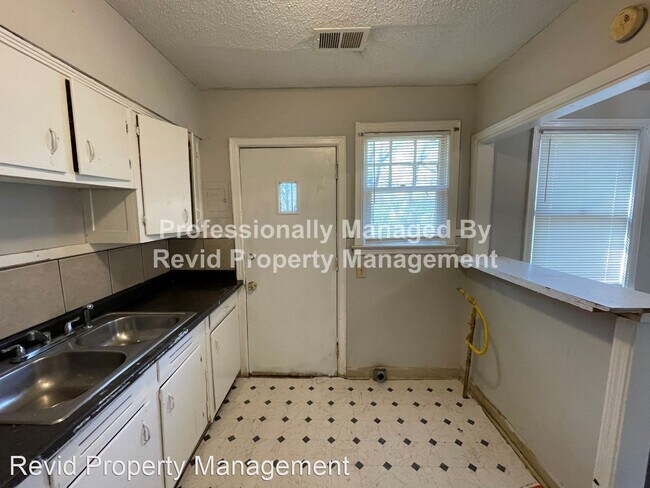 Building Photo - 2 br, 1 bath House - 3449 Kimball Ave