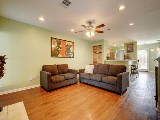 Foto del edificio - 6900 E Riverside Dr