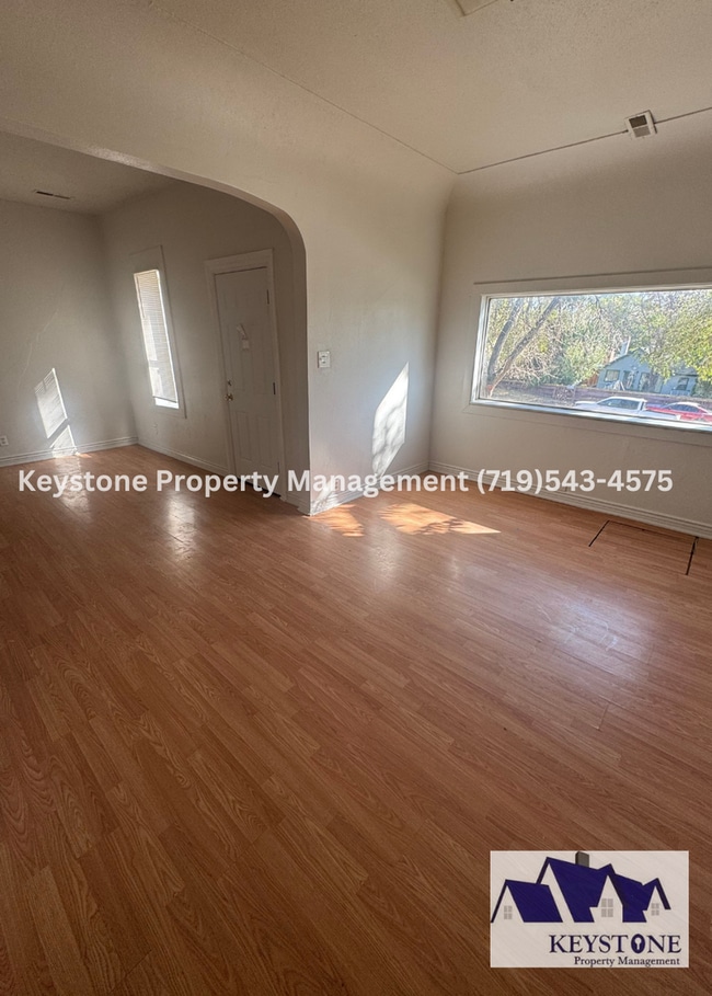 Building Photo - $550 Off Move In Special! Fresh Paint/New ...