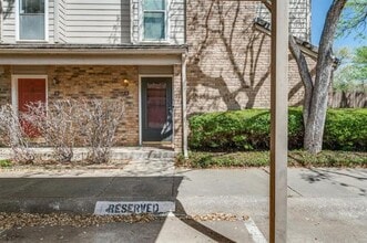 Building Photo - 1101 Brighton Dr